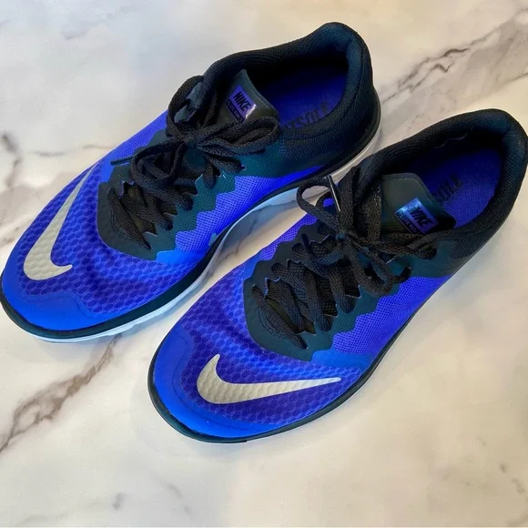 💜 Nike Vibrant Blue and Black Athletic Shoes Sneakers size 8 - Picture 2 of 13